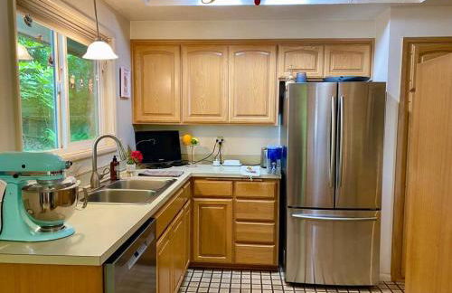 Forest Gallery- Mid-Century Modern With City Views - Photo 24