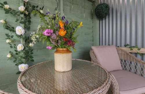 The Herdsman Luxury Shepherds Hut - Photo 18
