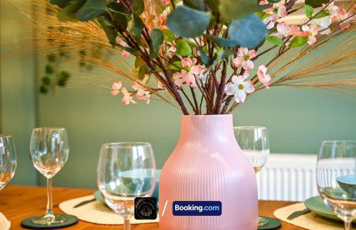 Cosy 4-Bed House l Garden l Free Parking l WiFi l Specious l Hosted by The Cosy Corner Nationwide - Foto 18