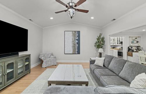 Imperial Porch Haven Cozy Fire Pit Fenced Yard - Foto 11