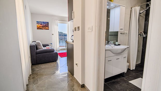 Sleek and Stylish Umag Apartments With Sea View - Foto 2, Vestíbulo