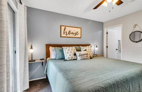 Cozy Lakeside Getaway - Outdoor Theater - Free Early Check-In- 4min to Silver Dollar City - Foto 10