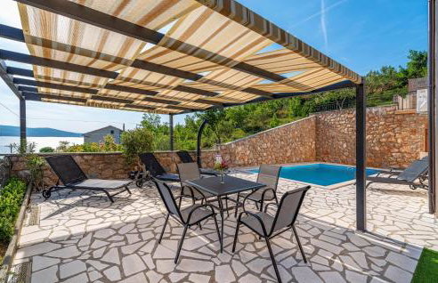 Awesome Home In Modric - Photo 6