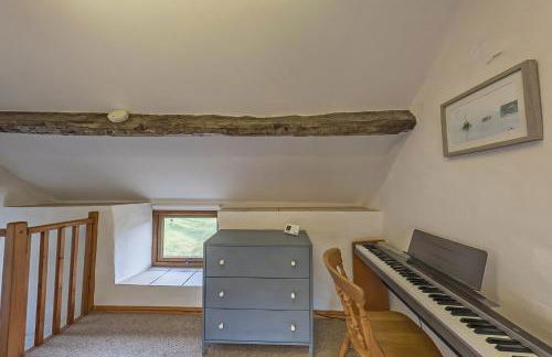 Beautiful 16th Century Ty Cerrig Cottage, set in stunning grounds with great views - Photo 17