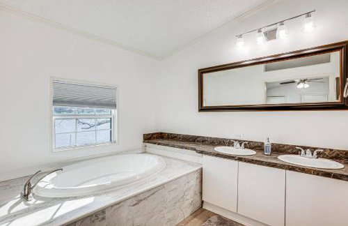 Waterfront Trinity Vacation Rental with Hot Tub! - Photo 17