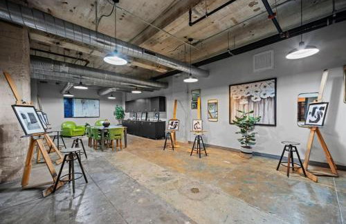 Luxury Downtown Loft Getaway with Gym, Pool, Game room - Foto 50