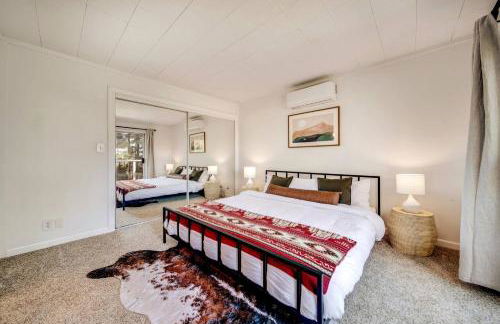 Glass Cabin Under the Pines | Hot Tub • Seclusion - Foto 4