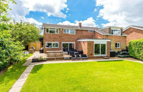 Very Large 5 Bed House Higham Ferrers family and contractors king beds Sky TV Pool Table Gym - Foto 14