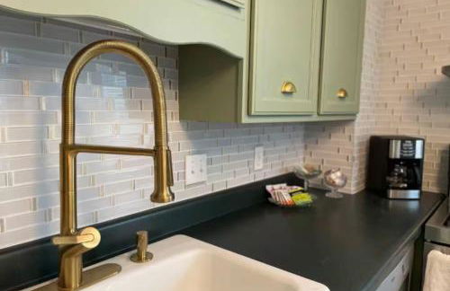 4 Bedroom 3 Story Townhouse with Free Parking - Foto 16