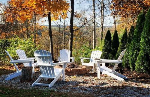 Large Log Cabin Chalet w/ Hot Tub - Horses & Lake! - Foto 15