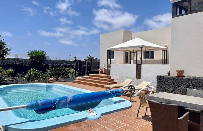 Beautiful Spacious Villa in Playa Blanca - Photo 12