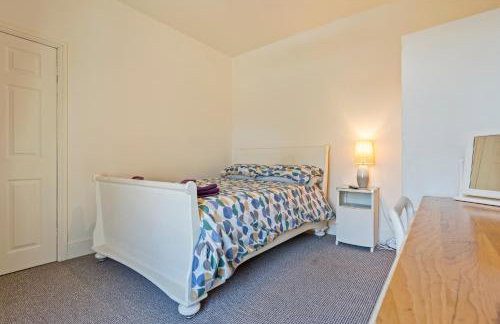 Spacious 3BR House -Sleeps 7 - Contractor Friendly - Foto 14