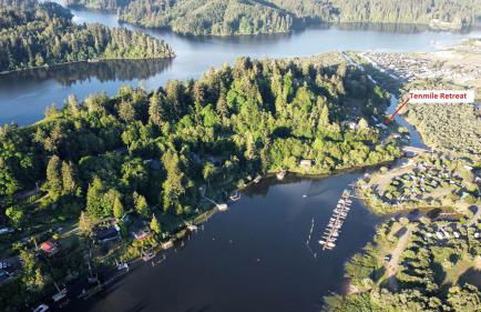 Cozy Waterfront Cottage with Hot Tub in Lakeside, Oregon - Foto 5