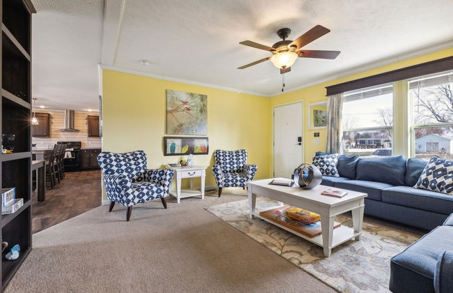 Sunsets & Serenity: Port Clinton Waterfront Stay 3 Bedroom Home - Photo 17