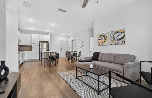 Cozy 2 BR Apt |King Bed |Pool |Gym| Close to Mayo - Foto 3