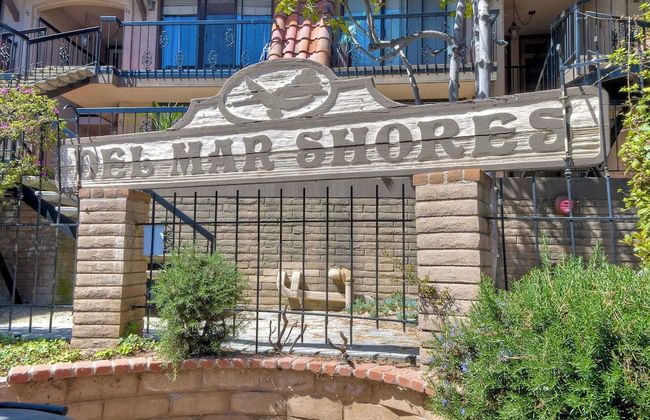 Solana Sunset Stunning Beachside Retreat for 4! - Photo 37