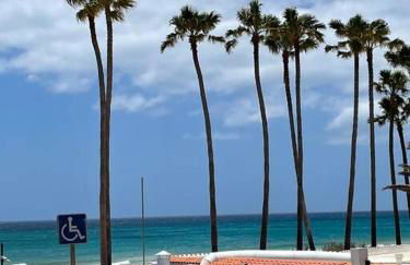 Beach front apartment with stunning ocean views! - Foto 43