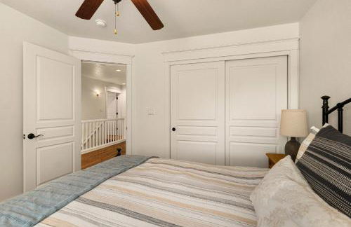 Ponderosa Escape Stunning Location Incredible Game Room Urban Trail System AC EV-charger - Photo 26