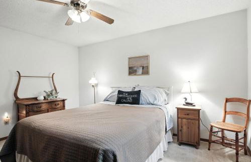 The Treehouse Lakes & Trails Cabin cabin - Photo 17