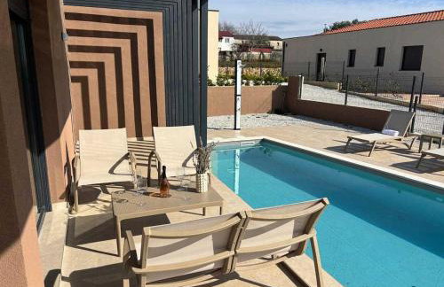 Vila Kumpanija with Pool by Vacay Villas - Foto 9