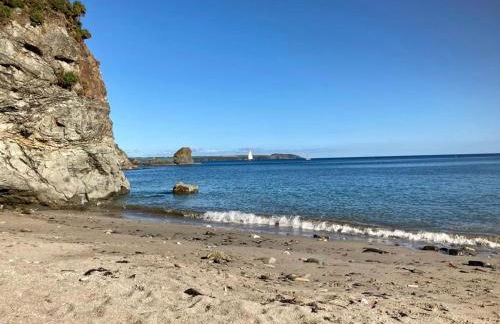 Stunning Apartment, balconies, private beach, coast path - Foto 1