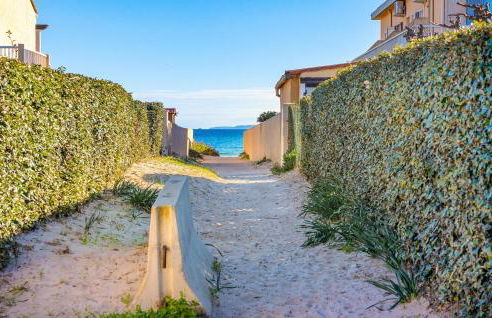 Awesome Apartment In Hyères With Wifi - Foto 2