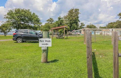 Surf City 2BR Model Home with Pool and Boat Ramp Access - Foto 25