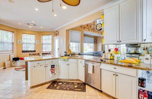 Theater and Game Room at Trenton Area Home - Foto 7