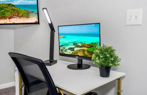 Chic 1BR Parking, Rooftop, Near Arrowhd & TMobile - Photo 59