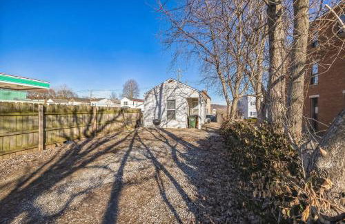 Charming Getaway on Ash St- Minutes from Cinci - Photo 16