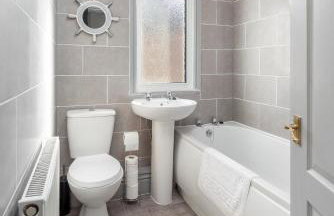Superb Spacious House For Contractors & Families & Private Parking By Liverpool Short Stay - Foto 5