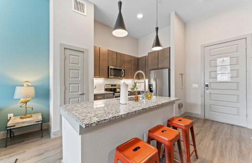 Modern & Chic 1BR Luxury Apts Close to Downtown & Airport - Photo 13