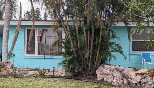 Lemon Bay Hideaway, Retro Beach Bungalow - Foto 5, Garden view