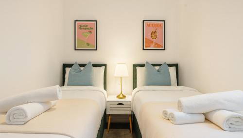 Spacious Retreat 5 Beds Sleeps 8 Free Parking - Foto 3