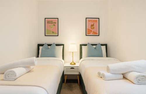 Spacious Retreat 5 Beds Sleeps 8 Free Parking - Foto 3