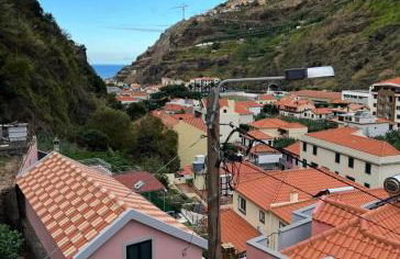 Lovely newly refurbished, 1 bedroom top floor apartment with sea views, fast WI-FI CABLE TV and Netflix - Foto 12