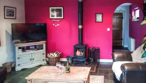 Panteg Cottage - Photo 2