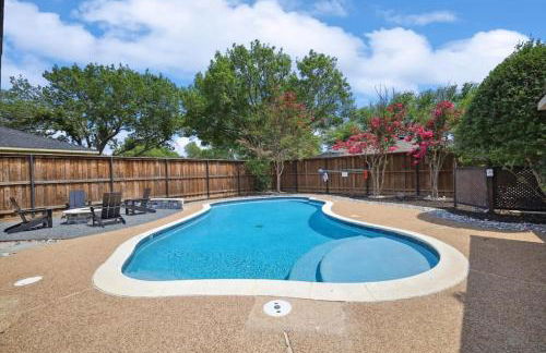 Allen Abode - 4 Bedrm Pool Fire Pit Charm - Photo 1