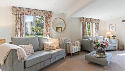 Stunning Countryside Home in Surrey by 53 Degrees Property, Ideal for Family Getaways, Private Tennis Court! - Foto 1