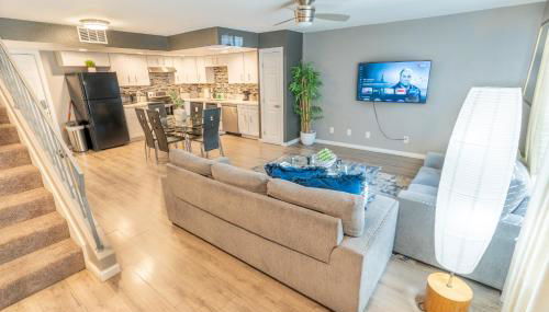 Spacious 2-Bedroom Townhouse with Pool & Private Patio in Central Las Vegas - Foto 4