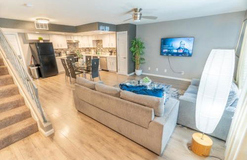 Spacious 2-Bedroom Townhouse with Pool & Private Patio in Central Las Vegas - Foto 4