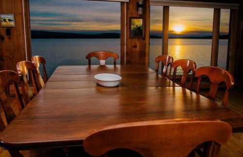 Gorgeous Cottage Rental on Banks of Rangeley Lake in Rangeley, Maine - Foto 11