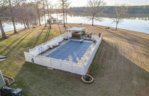 Ultimate Family Fun Lakehouse with pool and dock - Foto 6