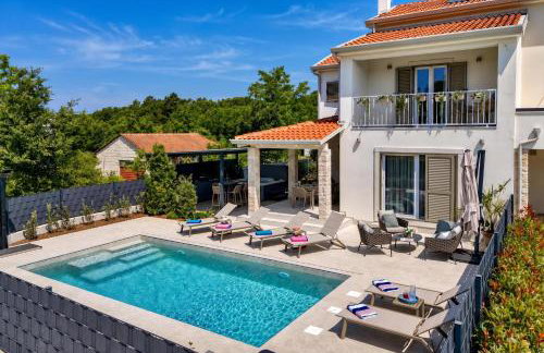 Villa Aria with heated Pool and Whirlpool - Happy Rentals - Foto 20