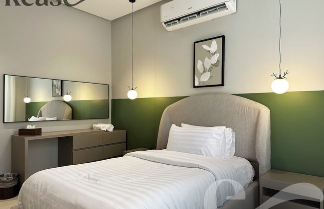 Yasmin S-11 Royal Touch Balcony GZ81 - Photo 2