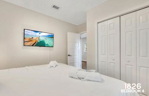 3 Home 12 bedroom compound with Pool and BBQ sleeps 24 - Foto 30