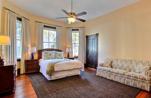 Big Blue House - Near Forsyth Park - Lower Unit - Photo 15