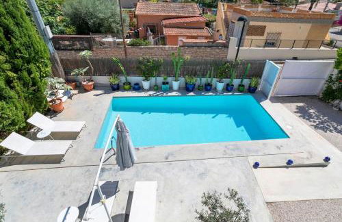 Villa Paloma with private pool, located 350m to the sea and tram station! - Photo 2