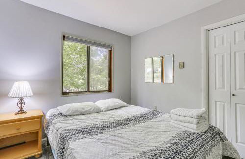 Screened Porch and Deck Pet-Friendly Poconos Escape - Foto 12