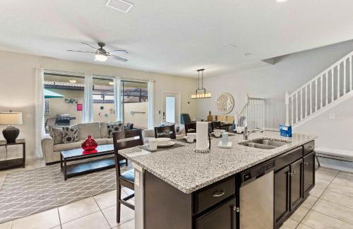 Townhome with Private Pool, BBQ & FREE Waterpark - Photo 24